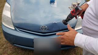 Increasing The Hydrophobicity of a 2005 Toyota Prius Headlights using Mothers. Part 3