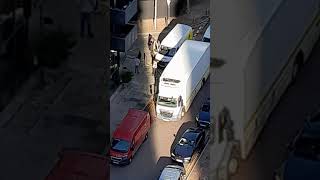 Road rage on small London street royal mail man blocking the road and people ain't happy with him 🤣