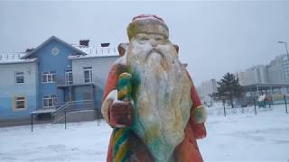 Снежные фигуры Дед Мороз из снега  Gorgeous Santa Claus from snow in the yard