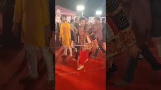 Kesariya Rang #garba #gujaratigarba #dance #dandiya #shorts #ytshorts #navratri #snaptripstories