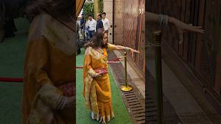 #TinaAmbani arrives at Antilia for #AnantAmbani and #RadhikaMerchant's Haldi and Mehndi ceremony! ❤️