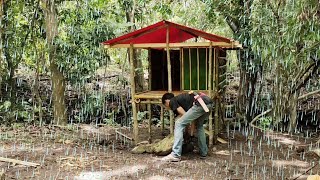 MEBANGUN PONDOK HANGAT  DI HUTAN HUJAN DERAS