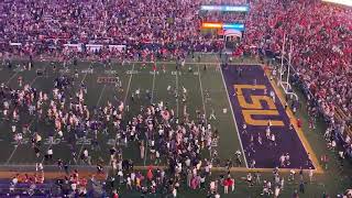 LSU fans rush Tiger Stadium field to celebrate OT upset of Ole Miss, Garrett Nussmeier-Kyren Lacy TD