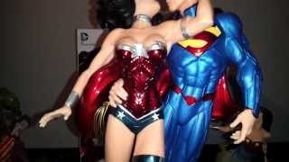 SUPERMAN & WONDER WOMAN "THE KISS" Statue Review!....