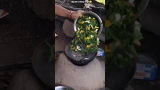 Pumpkin Saag Recipe/Pumpkin Recipe/Pumpkin Leaf Recipe/Kadu Saag Ka Recipe#ayushicookingvlogs#shorts