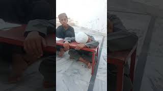 بچہ سوگیا کلاس میں