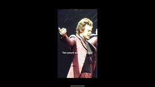 Harry Styles throwing water at a fan 😂 with kindness 😂😂  #Shorts #harrystyles #tiktok