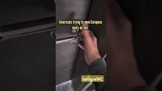 Americans try to open EU doors!😂