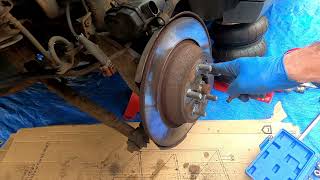 Range Rover Evoque Rear Brake discs and Pad Replacement