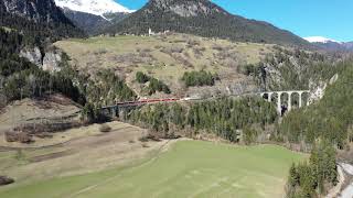 Die Rhätische Bahn auf dem Landwasserviadukt