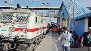 17208 VIJAYAWADA - SAINAGAR SHIRDI EXPRESS arrives at WARANGAL