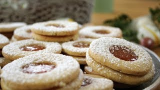 Easy Homemade Linzer Cookies (Linzerkarika)