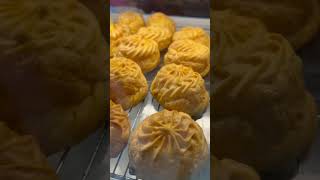 Versasse on the floor - Vanila Choux 🤤 #shorts #food #viral #shortsvideo #kuesoes #japan