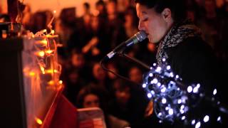 Amanda Palmer - Sing *EPIC!* *Garrett Street House Party* - Wellington NZ HD