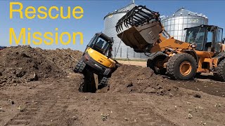 Rescuing the Mecalac 8MCR with an 821 Case wheel-loader