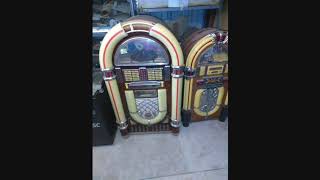 Seeburg,Wurlitzer,Ami. Vic-Clar Antique Jukeboxes