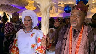 MOMENT OBA MACGREGOR AND HIS BEAUTIFUL QUEEN YEYE LARA FASHOLA ARRIVE HIS ONE YEAR ANNIVERSARY.