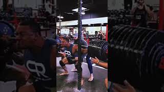 LARRY WHEELS HITTING 900Lbs Squat!! Unreal🤯🔥💯 #larrywheels #squat  #900lbs #powerlifter #shorts