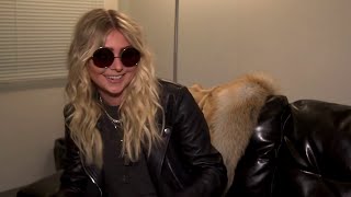 Taylor Momsen nos bastidores do The Metal Show