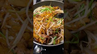 Beef Chow Fun👩‍🍳#cooking #asmrsounds #stirfrynoodles #beefnoodles #satisfying #shorts