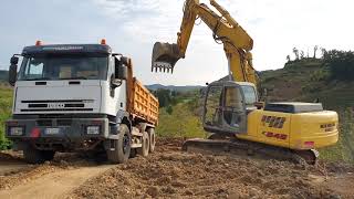 NEW HOLLAND E245 loading IVECO EUROTRAKKER with dirt part 2 - Prepotto, Italy