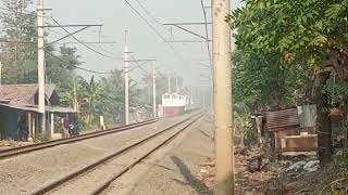 KA 7052 Argo Parahyangan Istimewa. Membawa Rombongan Presiden, melintas langsung stasiun Cibitung