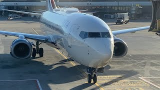 A Delta 737 pulling into Gate D1