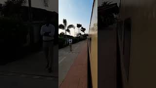 Maharashtra Express departing Karad Station | Kolhapur Gondia 11039