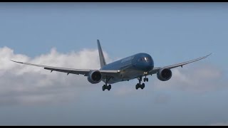 Live for the 787 Vietnam airlines arriving at Wellington Airport