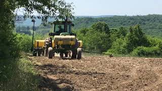 Planting some corn with jd 4440 and 6 row planter