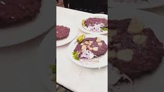 Delicious Street Food in Pakistan | Authentic Chapli Kebab with Naan & Green Chutney