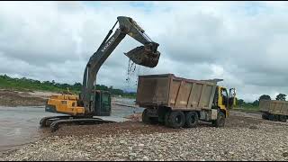 Let's see how volvo excavator 300 loads rock and sand from the river quarry.#volvoexcavator