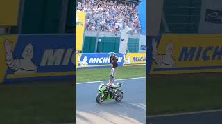 @lezitow Standing ovation 🤚#moto #stunt #bike #shortvideo #viral #viralvideo #ytshorts #shorts