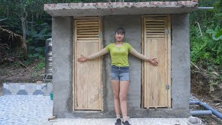 Building wooden doors for bathrooms and toilets (WC) - LIVING OFF GRID Building farm - Forest life