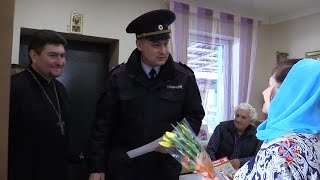 Волгоградские полицейские и общественники присоединились к ежегодной акции «8 Марта – в каждый дом»