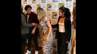 "The 100" cast in press room posing for photos at SDCC 2017