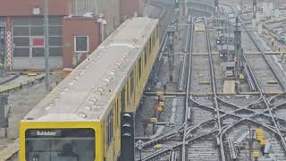 Ausfahrt von der U2 aus den Bahnhof Olympiastadion Richtung Ruhleben mit Gl/1E Wagen 1070-1