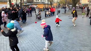 Odesa Children Delighted by Street Dancers: They Join in!