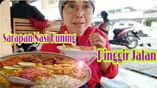 Sarapan Nasi Kuning Pinggir Jalan