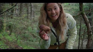 Greek Lifestyle : Sasha DiGiulian Foraging Mushrooms in Manikia