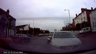 Dashcam GNET G-ON2 catches iPace driving on path through Red Light