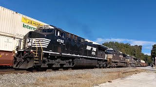 Fantastic Double Pass! Norfolk Southern #8097 - #282 met NS #4782 - #153 Loud Horn & Friendly Crew