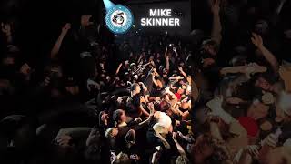 Mike Skinner Loses Shoe at Concert