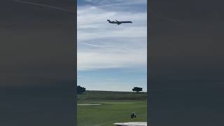 Golf and CRJ-700 on final