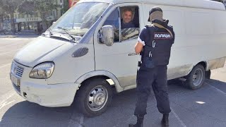 Девушка сдавала назад в автомобиле, и не посмотрела на дорогу. Разговоры по телефону за рулём Херсон