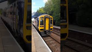 Scarborough train arriving and leaving Cottingham station 🚉