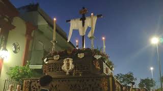 Salida de la primera procesión de la Cruz de la Juventud de la Hermandad de la Santa Cruz.