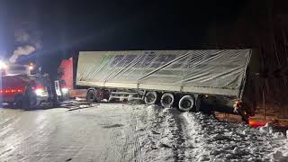 Winching out A lorry, winter weather, ice road🥶🥶🥶