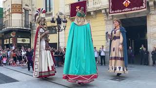 Unió dels gegants grecs i romans d'Hospitalet per un ball especial durant la Diada 2024