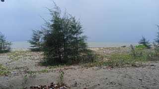 MENG HIRUP UDARA SEGAR DI PINGGIR PANTAI